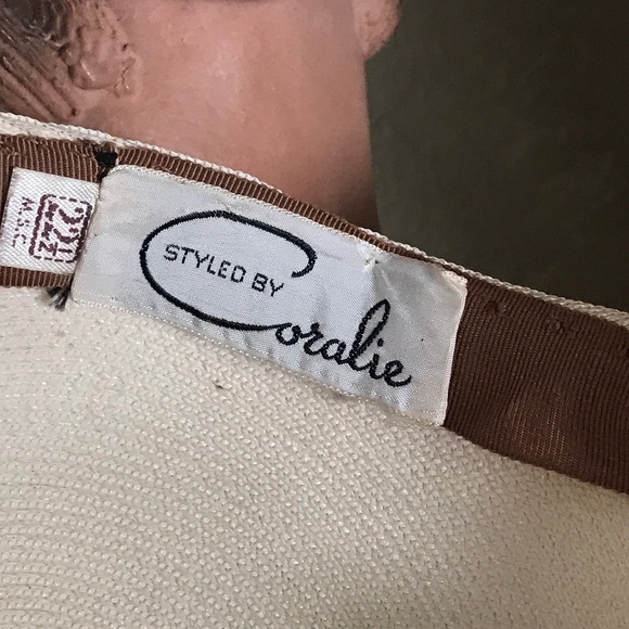 ELEGANT 1950s' CREAM COLOR STRAW ASYMMETRICAL TOQUE WITH BEADED APPLIQUÉS & VEIL - Picture 8 of 8